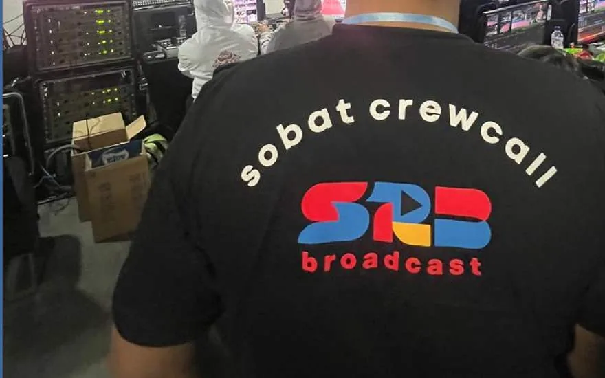 Kru SRB Broadcast di area kontrol produksi turnamen tenis.